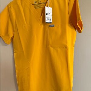 FIGS Women’s Yellow scrub set